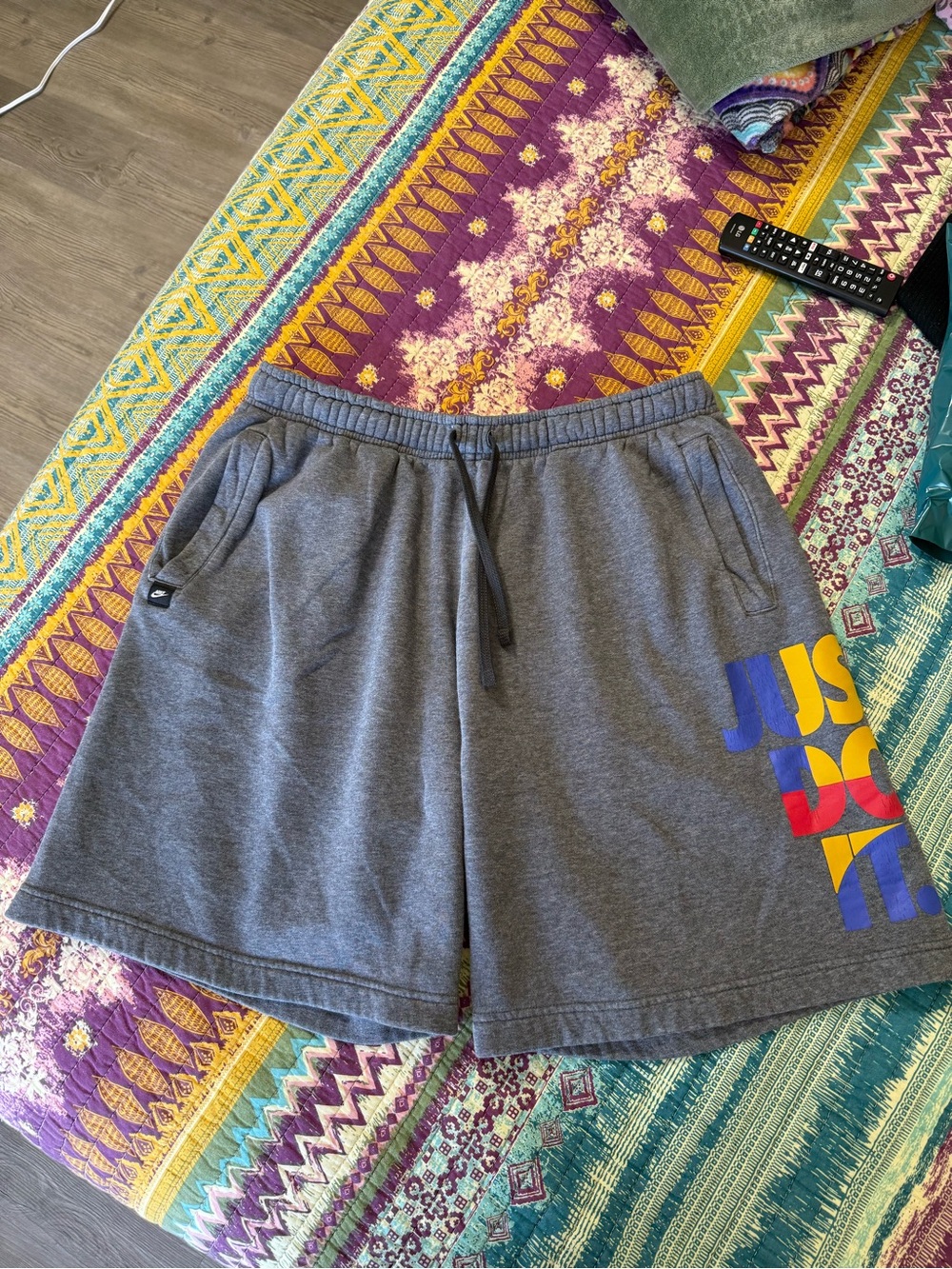 Men’s Large Gray Nike Shorts